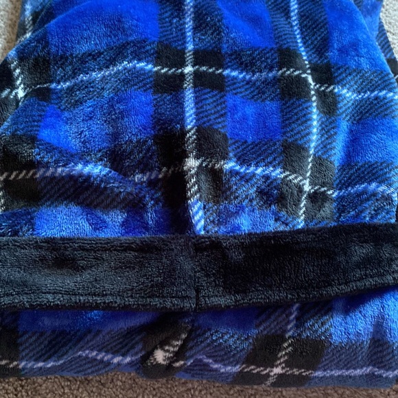 Kids Cuddl Duds hooded fleece robe with 2 front pockets size large blue plaid - Picture 12 of 15
